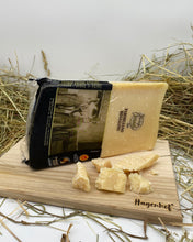 Laden Sie das Bild in den Galerie-Viewer, Parmigiano Reggiano